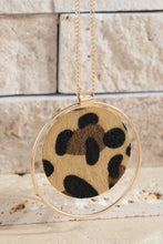 Load image into Gallery viewer, Leopard Pendant Necklace