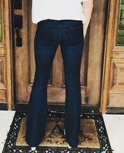 Load image into Gallery viewer, Fitted Trouser Jeans